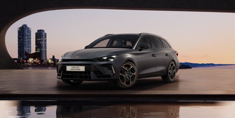 Cupra Formentor grau Front- und Seitenansicht