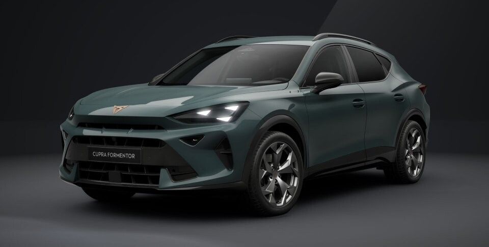 Cupra Formentor grau Front- und Seitenansicht