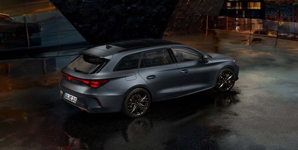 Cupra Formentor grau Front- und Seitenansicht